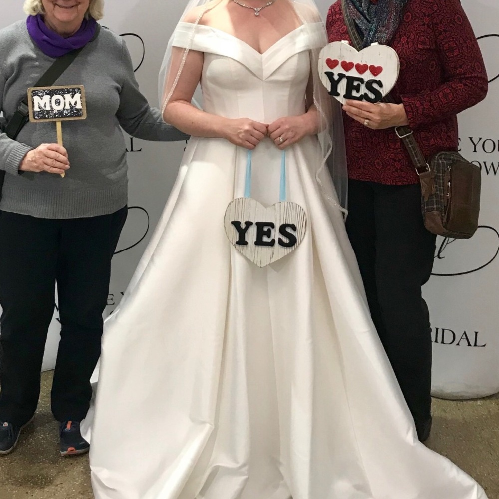 NWT Stella York Ballgown D6865
Size 16 (AUS) - Picture 3 of 4